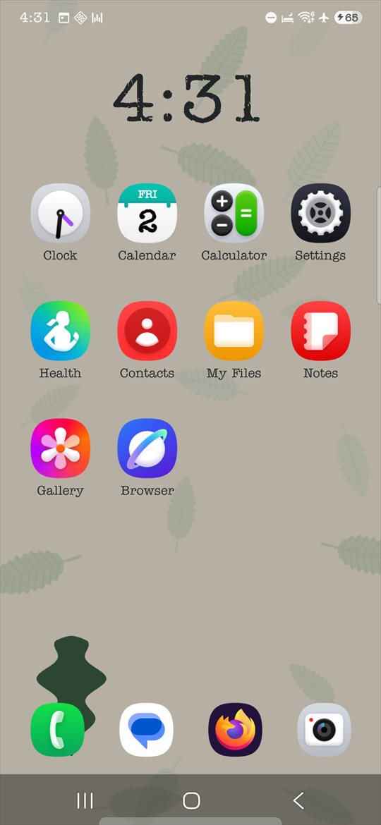 An ordinary Android home screen, running Oak apple
